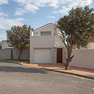 20 Belladonna Avenue Vredehoek 2*, Cape Town South Africa